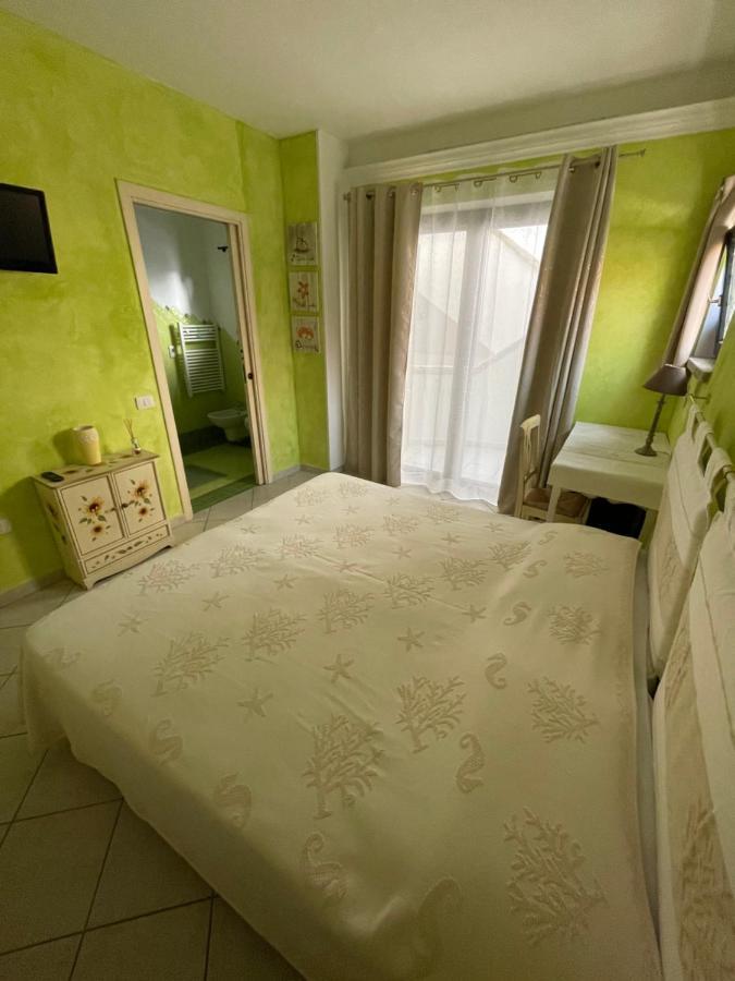 B&B Le Farfalle ปาเลา ภายนอก รูปภาพ