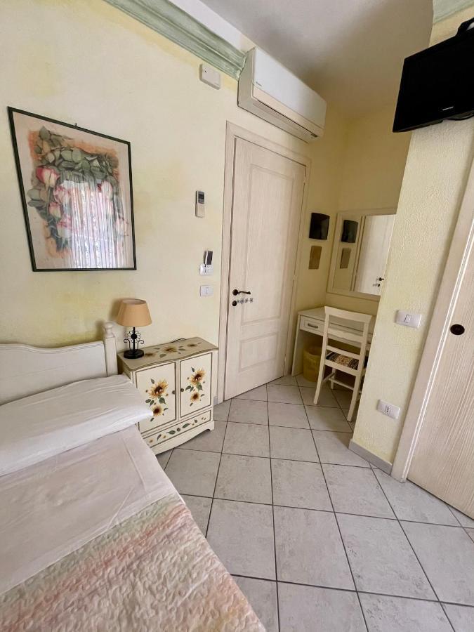 B&B Le Farfalle ปาเลา ภายนอก รูปภาพ