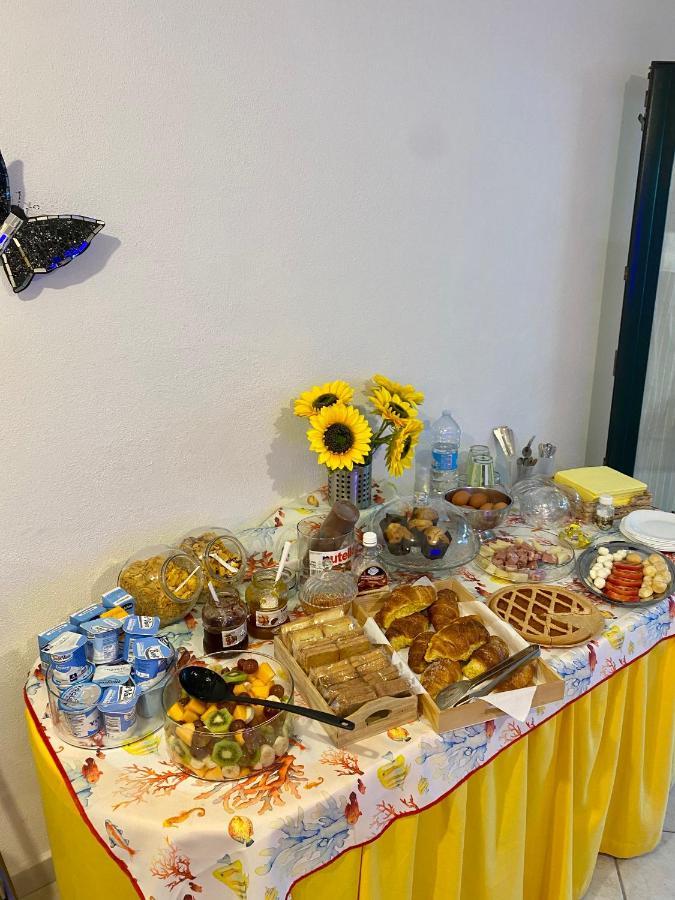 B&B Le Farfalle ปาเลา ภายนอก รูปภาพ